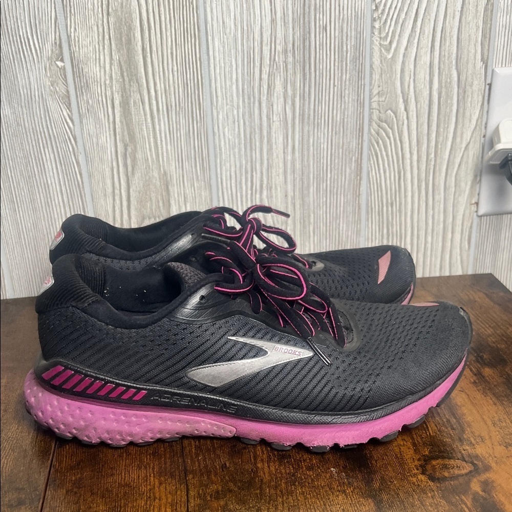 Brooks Adrenaline GTS 20 Women's Size 8.5 B (Medium) Running Shoes Black